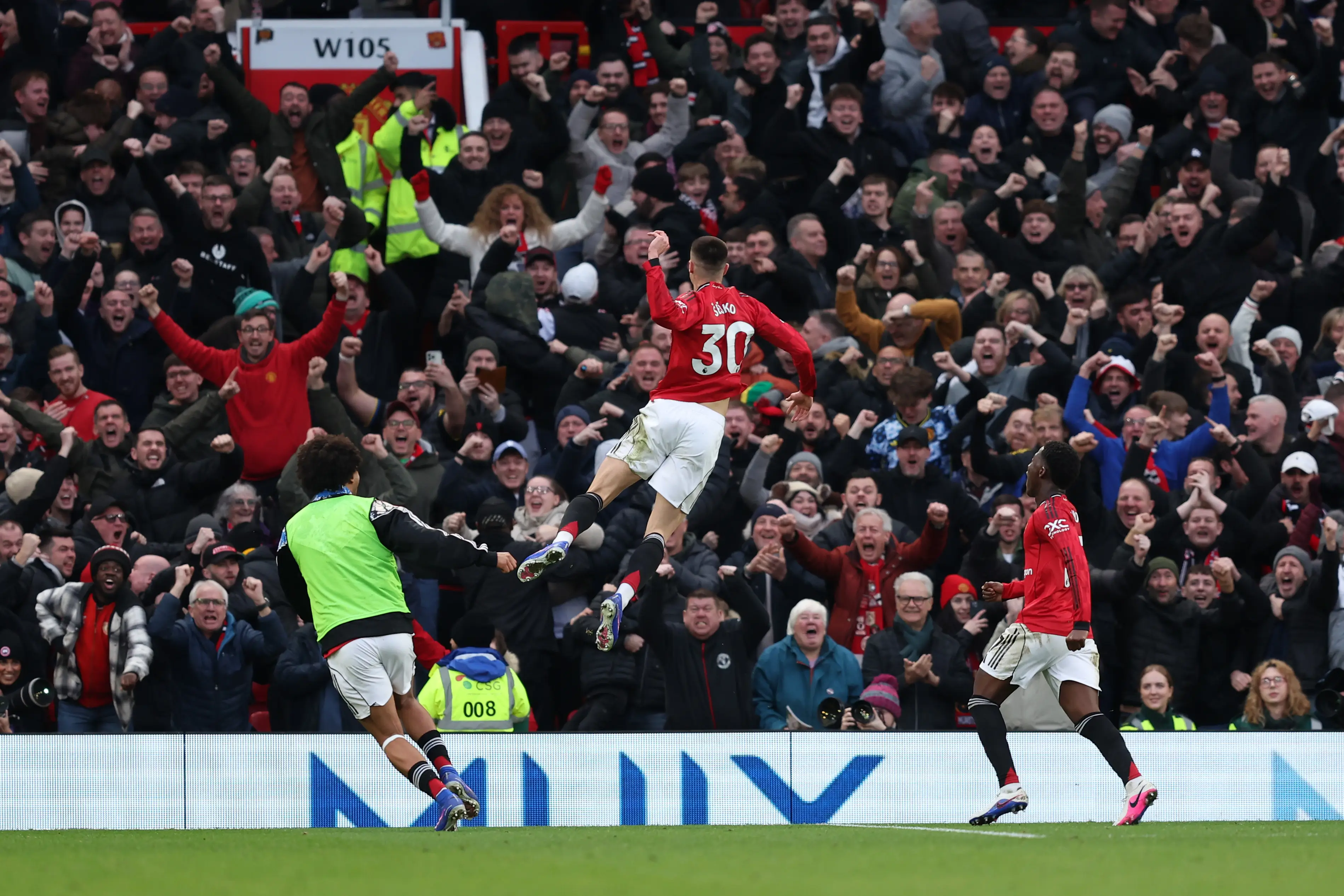Manchester United kembali mencatat kemenangan dramatis di Old Trafford setelah menundukkan Fulham dengan skor 3-2. Foto X Manchester United.