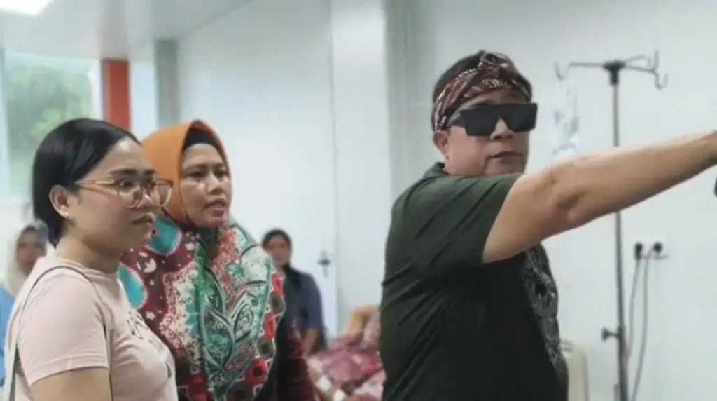 Ibu tiri berinisial TR yang diduga aniaya anak hingga tewas (tengah). Foto: Istimewa