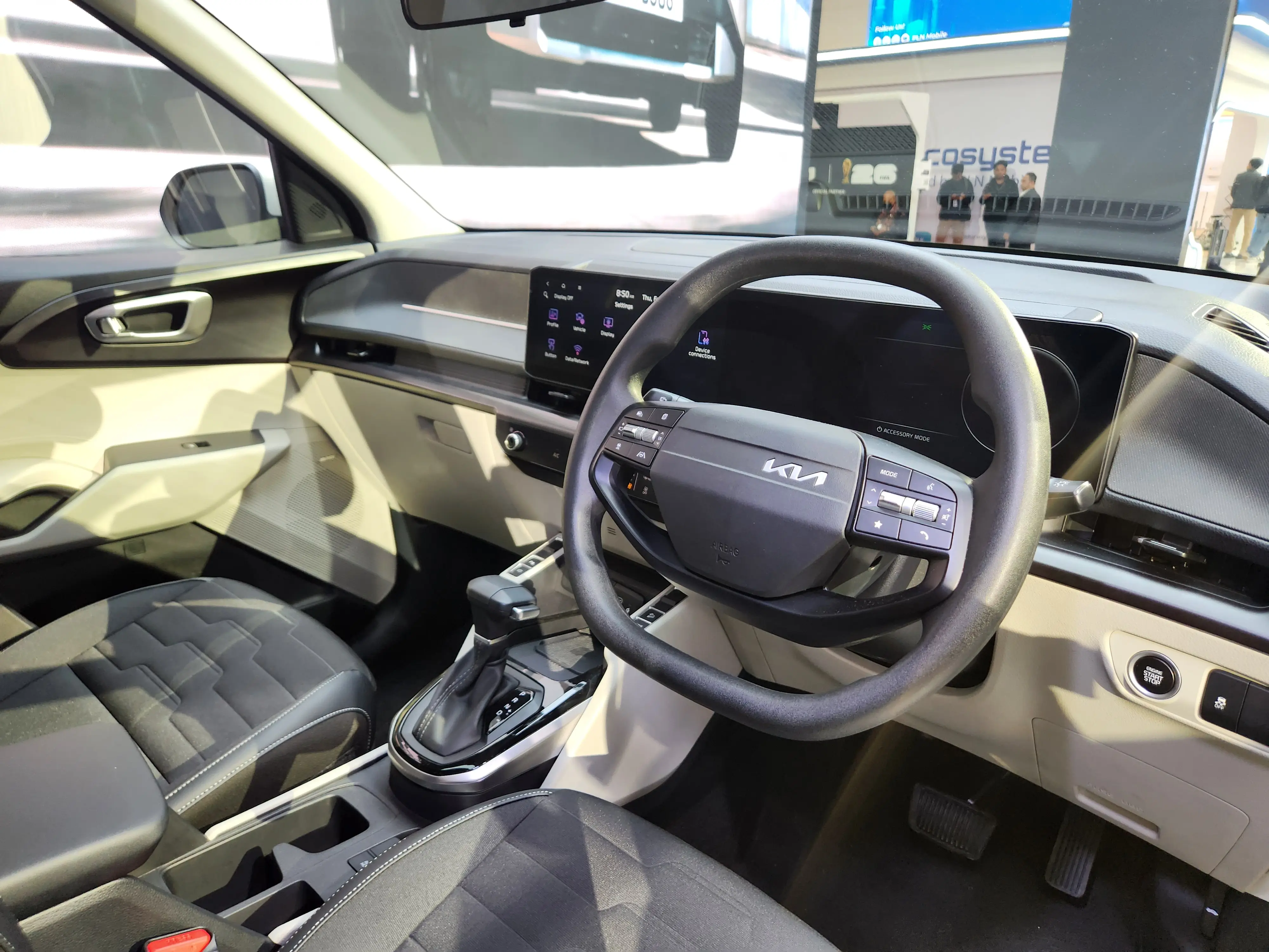 The All New Kia Carens Curi Perhatian di IIMS 2026 Intip Fitur Canggih dan Harganya