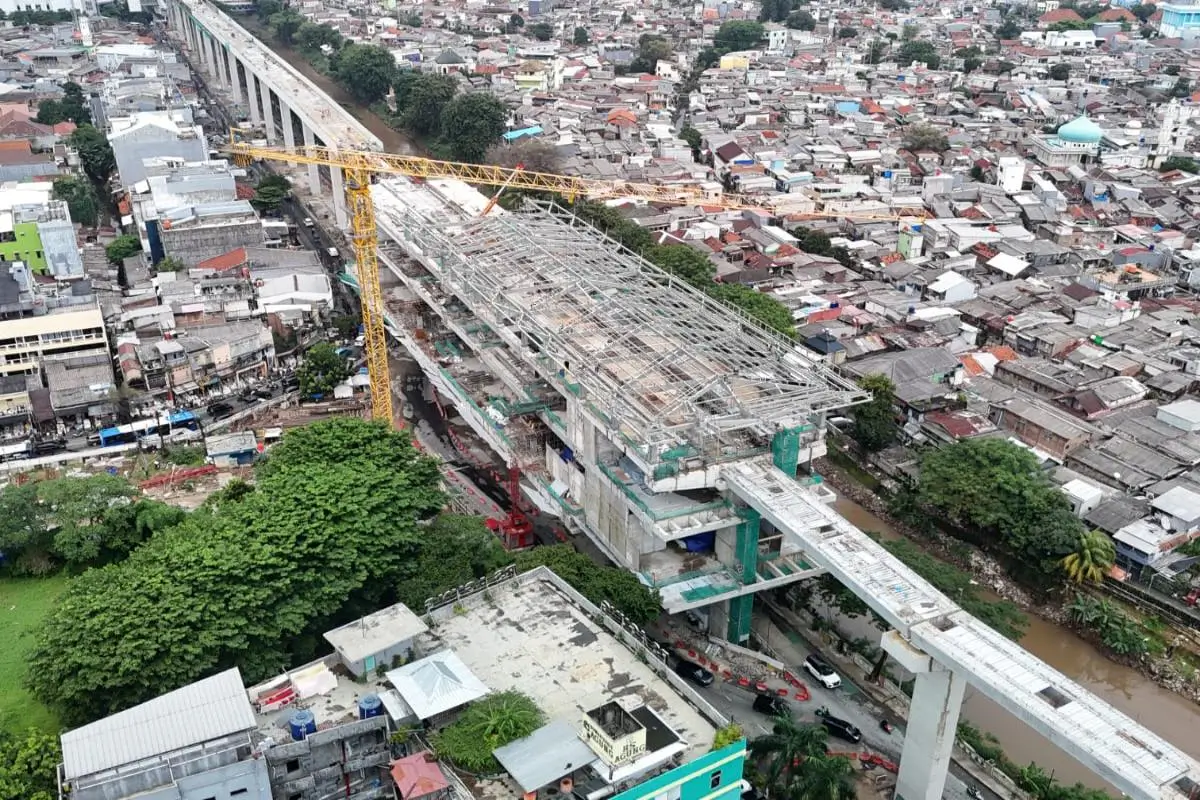 Pembangunan LRT Jakarta Fase 1B rute Velodrome-Manggarai. (Foto: beritajakarta.id)