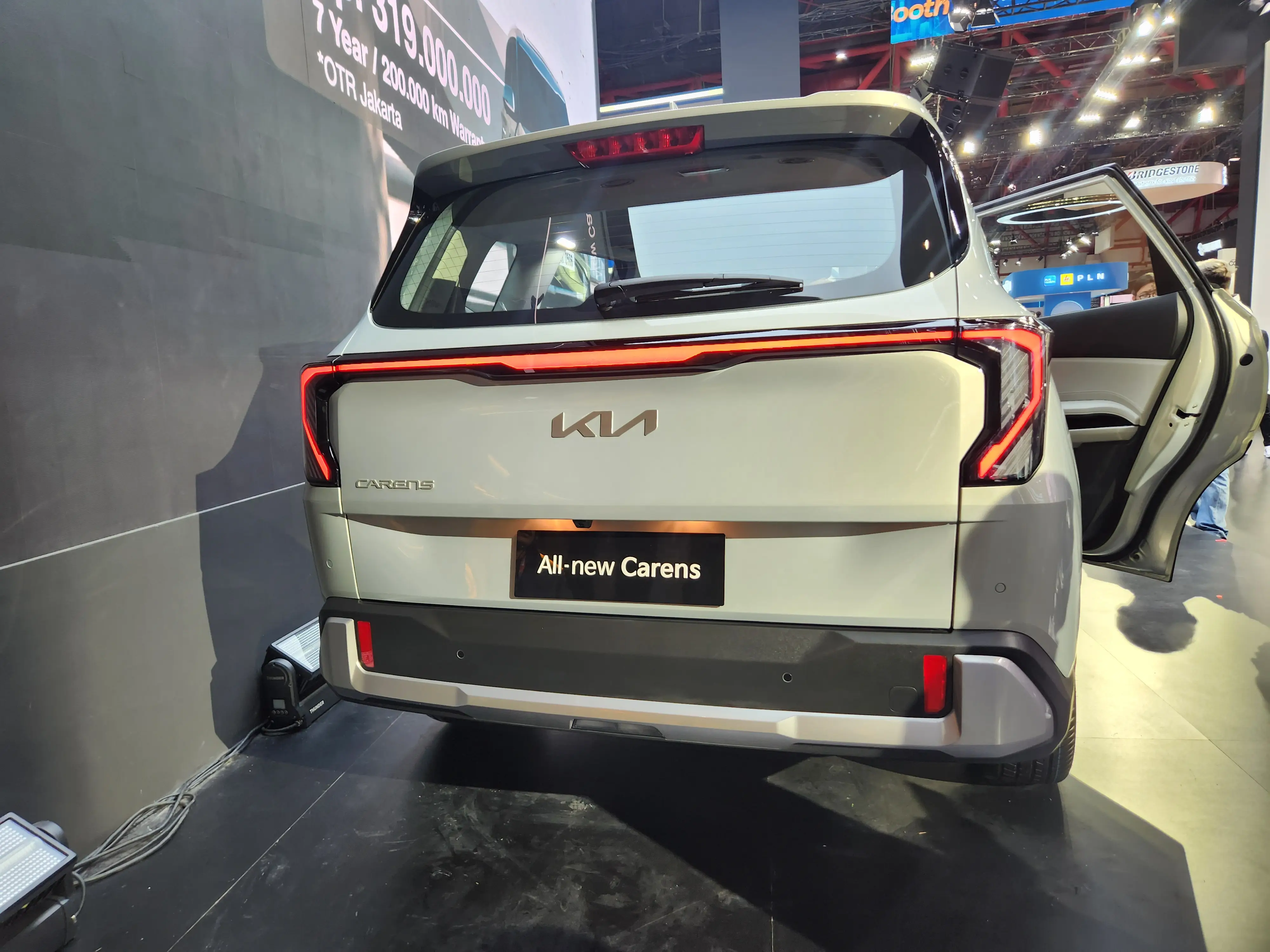 The All New Kia Carens Curi Perhatian di IIMS 2026 Intip Fitur Canggih dan Harganya