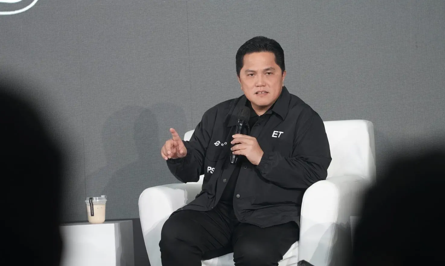 Ketua Umum PSSI, Erick Thohir mengultimatum PPKGBK terkait rumput SUGBK yang masih kurang baik. Foto PSSI.