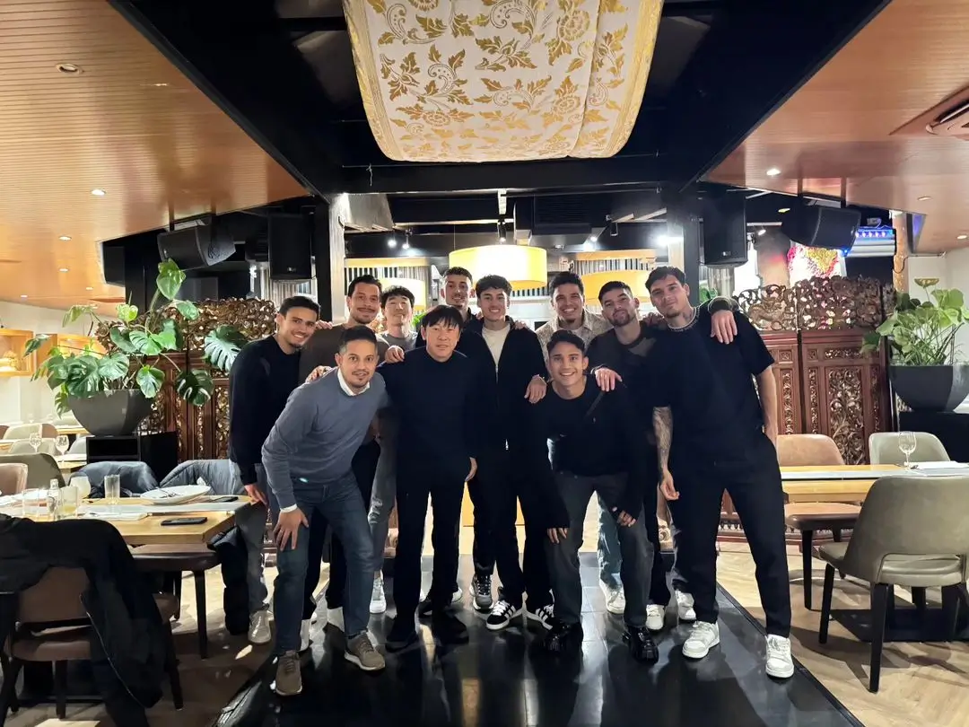 Shin Tae-yong makan malam bareng para pemain abroad Timnas Indonesia. (Foto: Instagram Shin Tae-yong)