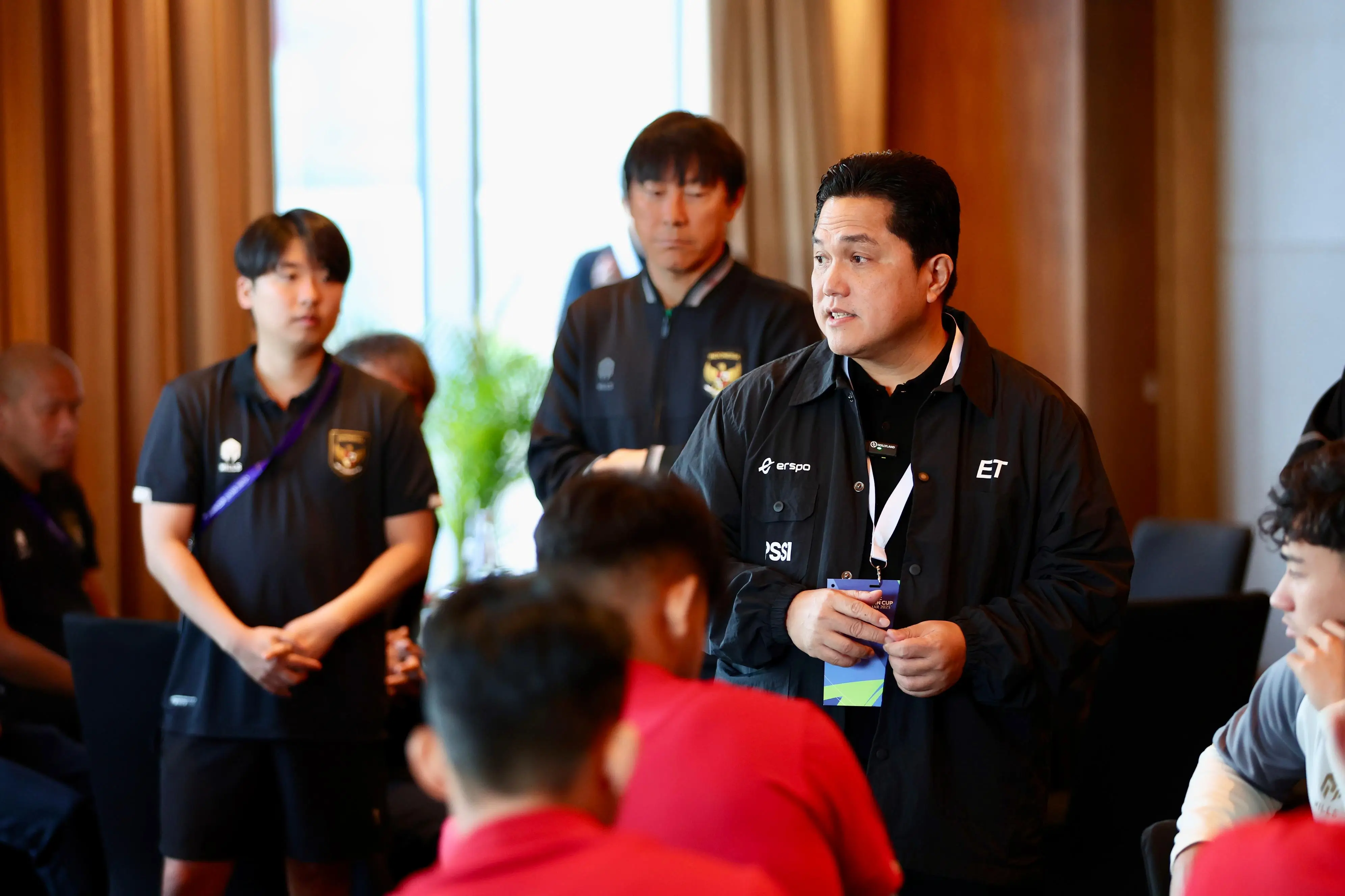Ketua Umum PSSI, Erick Thohir membalas sindiran bek Timnas Vietnam Do Duy Manh. Foto: Istimewa