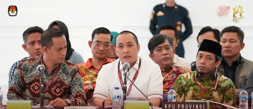 Ketua KPU Provinsi Sumatera Selatan, Andika Pranata Jaya (tengah). (Foto: Instagram/kpuprovinsisumsel))