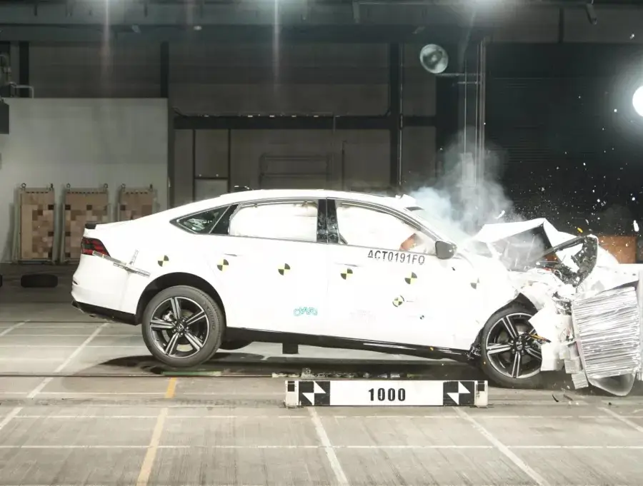 Honda Accord Hybrid diuji tabrak. (Foto: honda-indonesia.com)
