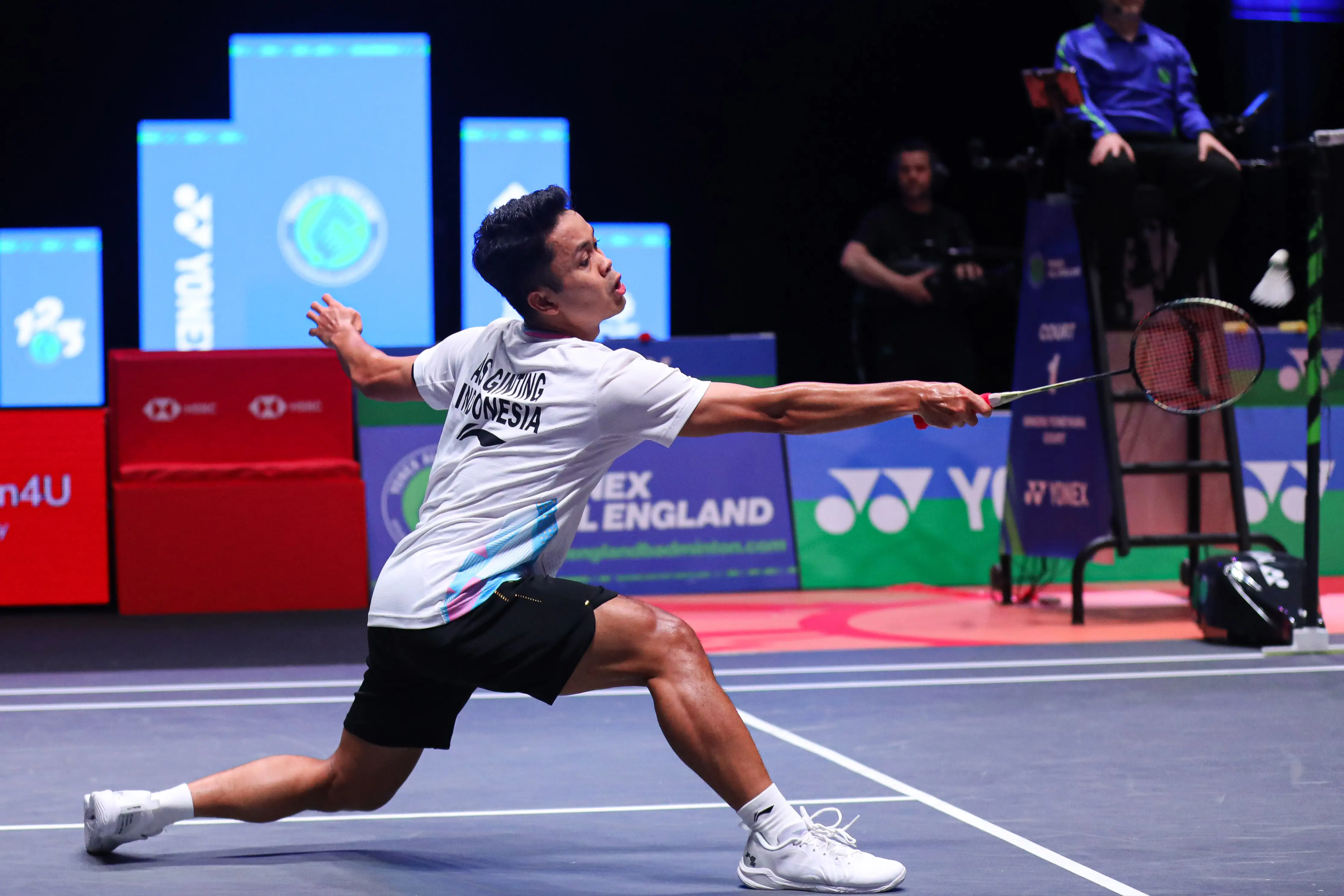 Anthony Ginting berhasil menyingkirkan Viktor Axelsen di babak semifinal All England. Foto: Istimewa