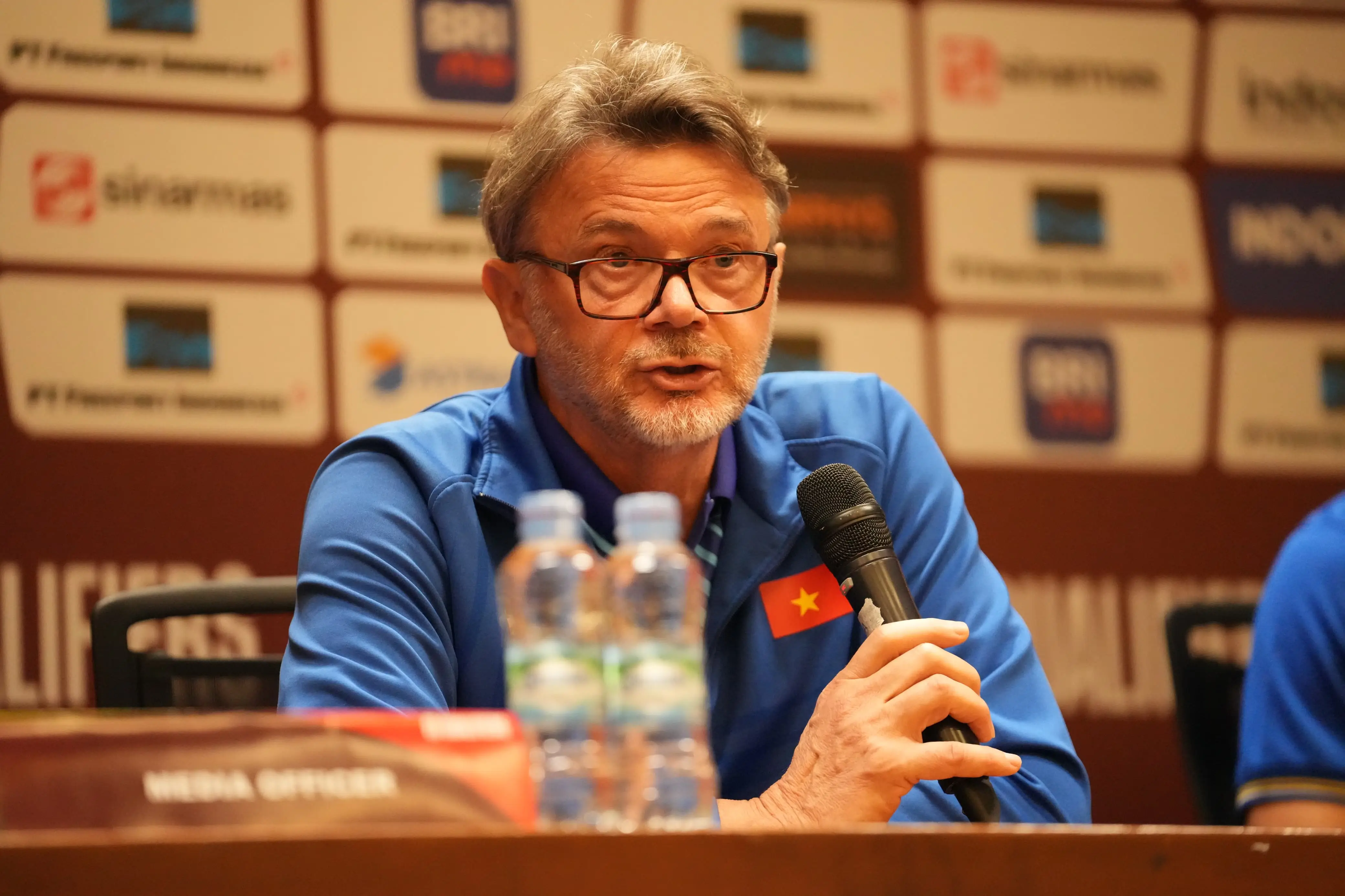 Pelatih Timnas Vietnam, Philippe Troussier mendapatkan tekanan berat untuk menghadapi Timnas Indonesia. Foto: PSSI.