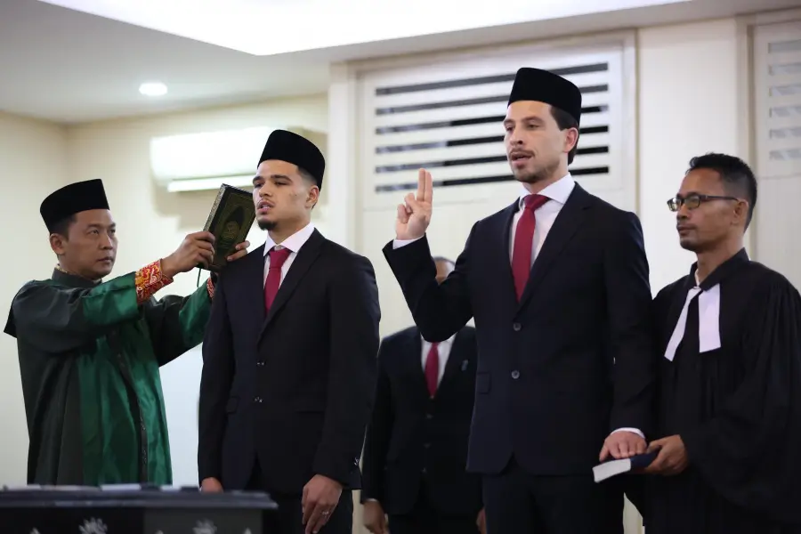 Resmi Disumpah sebagai WNI  Dari Mana Darah Indonesia Thom Haye Berasal  Ini Profilnya 