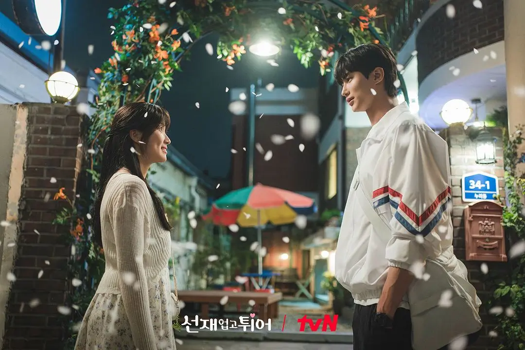Foto: Kim Hye-yoon dan Byun Woo-seok dalam Lovely Runner (instagram.com/tvn_drama)