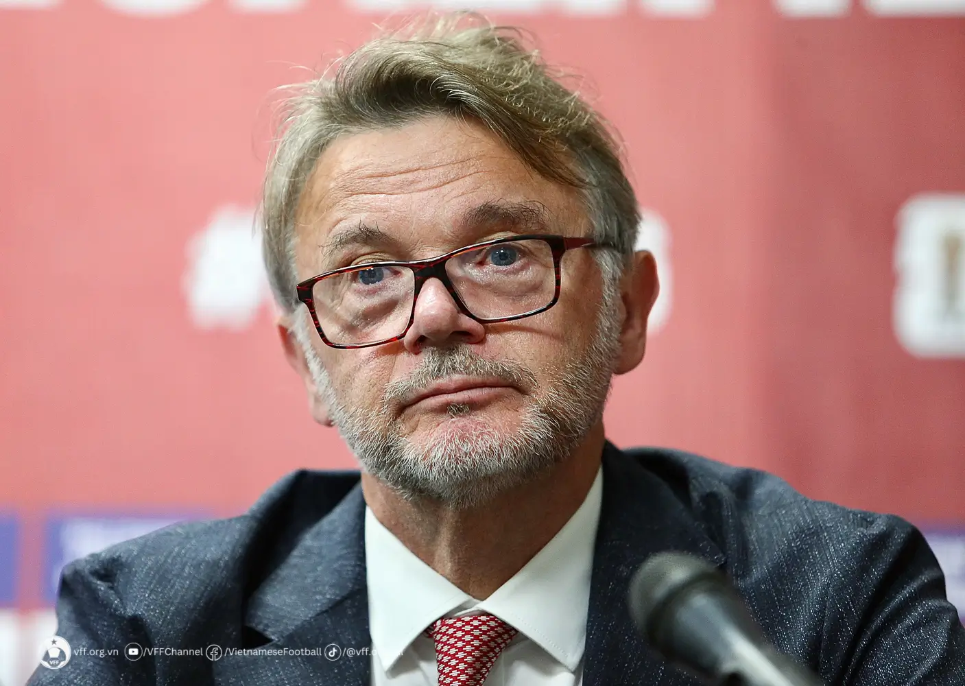 Federasi Sepak Bola Vietnam atau VFF memecat Philippe Troussier sebagai pelatih Timnas Vietnam. Foto: VFF.