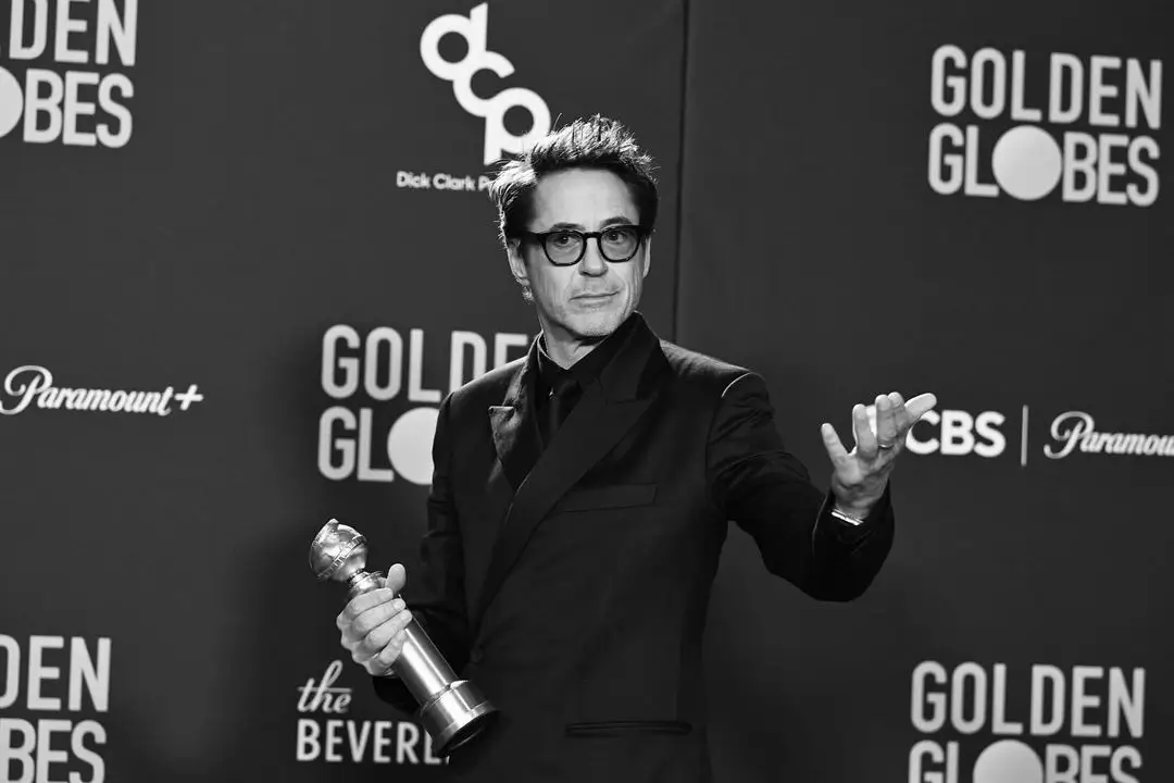 Akhirnya  Robert Downey Jr  Menangkan Piala Oscar Perdana Sepanjang Kariernya