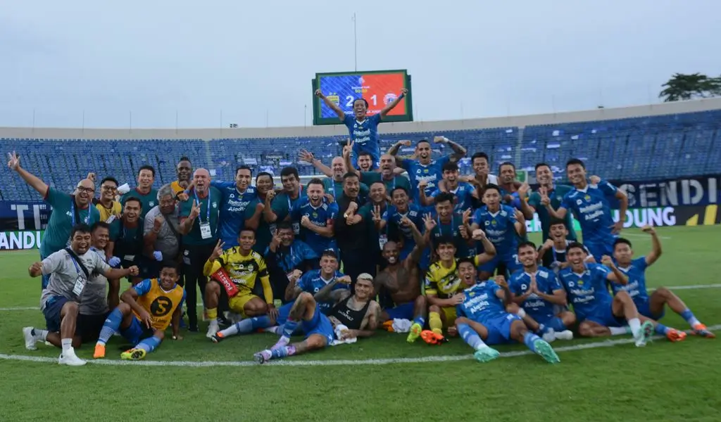 Persib Bandung masih terlalu perkasa atas Persija Jakarta dengan meraih kemenangan 2-1 di Liga 1 musim ini. Foto: Persib Bandung.