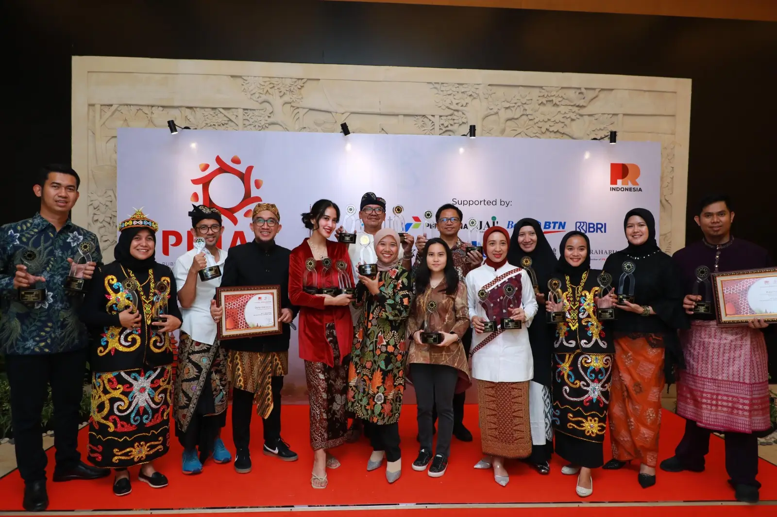 Pertamina Group menerima Platinum Award, apresiasi tertinggi PRIA 2024, dan 61 penghargaan komunikasi buktikan program komunikasi yang efektif dalam kampanye perusahaan. (Foto: Dok. Pertamina)