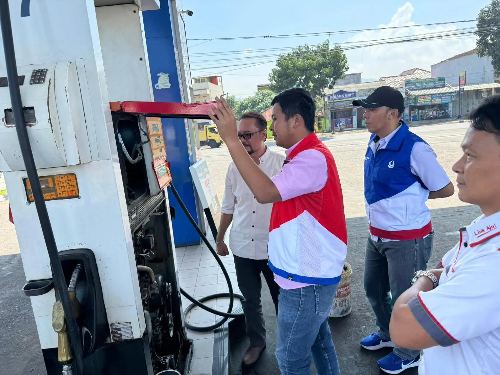 Pastikan Kualitas dan Kuantitas BBM di SPBU  Pertamina Patra Niaga Regional Jawa Bagian Barat Lakukan Uji Tera di Wilayah Sukabumi dan Cianjur