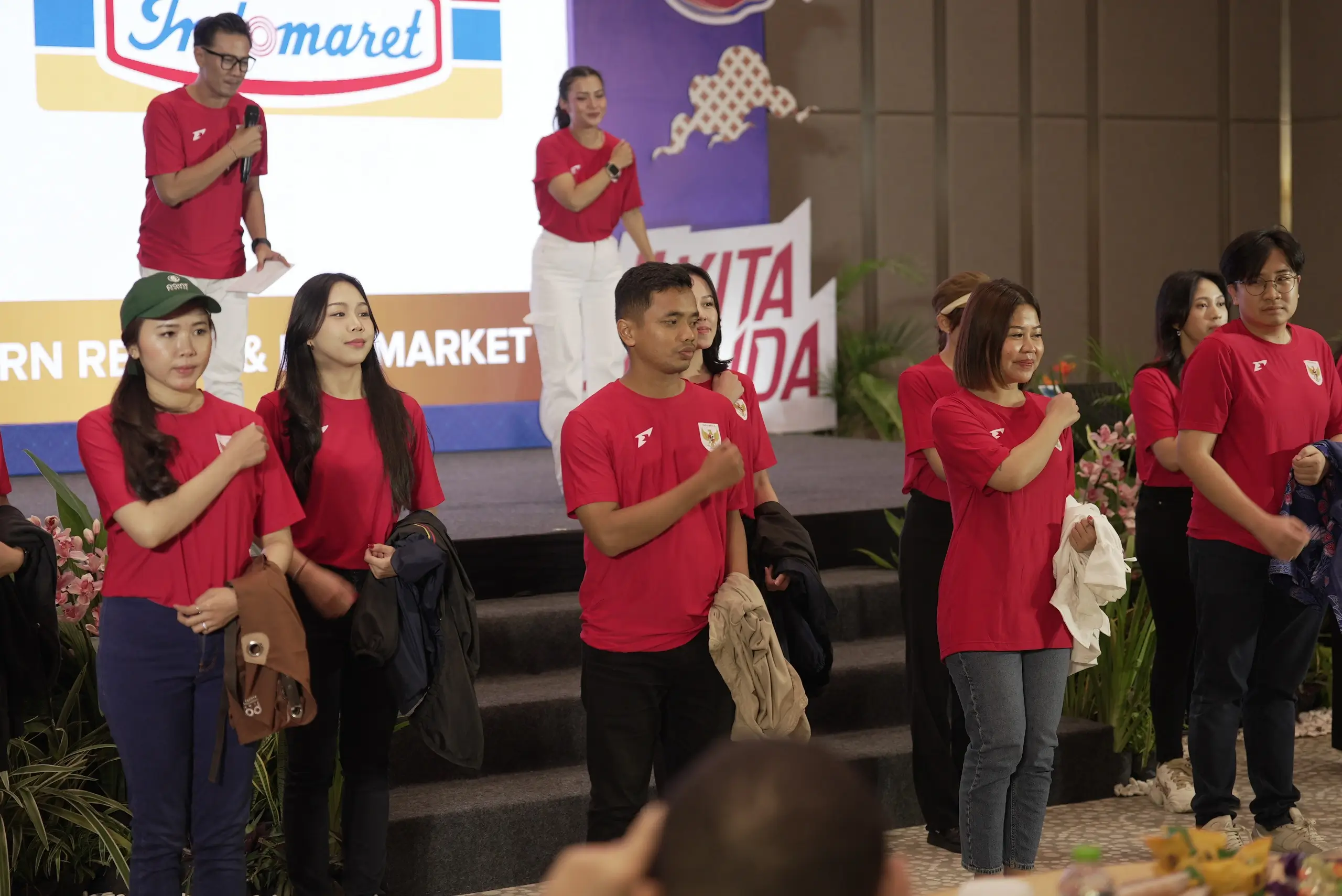 Jersey edisi khusus Timnas Indonesia yang akan dijual di supermarket dengan harga Rp139 ribu dan diproduksi 500 ribu pcs. Foto: Istimewa