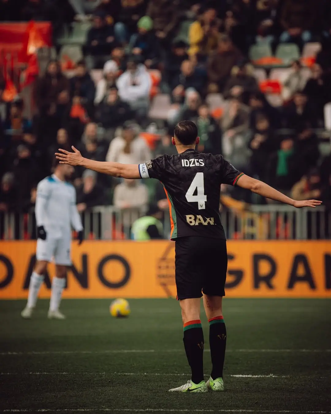 Udinese dikabarkan tertarik dengan bek Venezia, Jay Idzes. Foto: Instagram