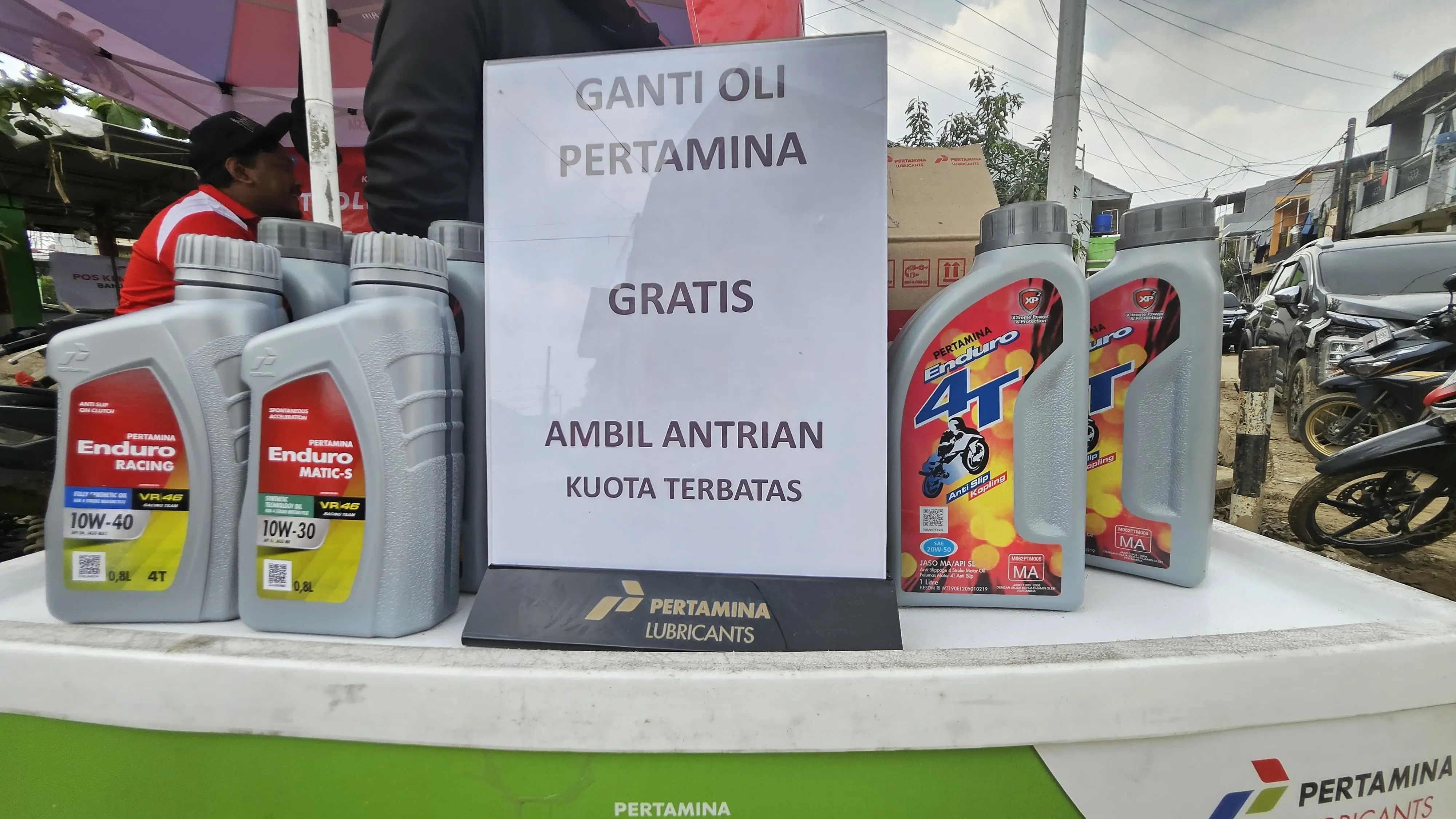 Pertamina Bantu Ganti Oli Gratis 1 000 Motor Terdampak Banjir Jabodetabek