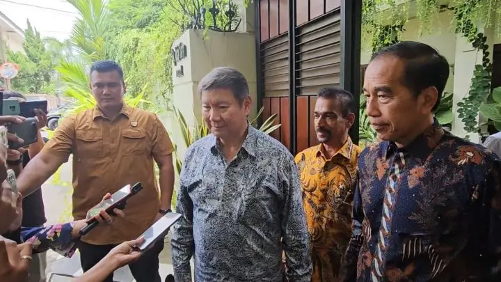 Pertemuan Utusan Khusus Presiden bidang Iklim dan Energi, Hashim Djojohadikusum dengan Presiden Ke-7 RI, Joko Widodo di Solo, Jawa Tengah, Jumat (07/03/25). (Foto: MTVN/Triawati)