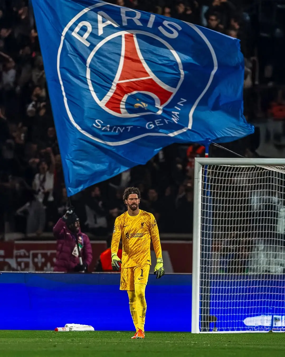 Maarten Paes  Alisson  9 Penyelamatan dan Rekor di Liga Champions