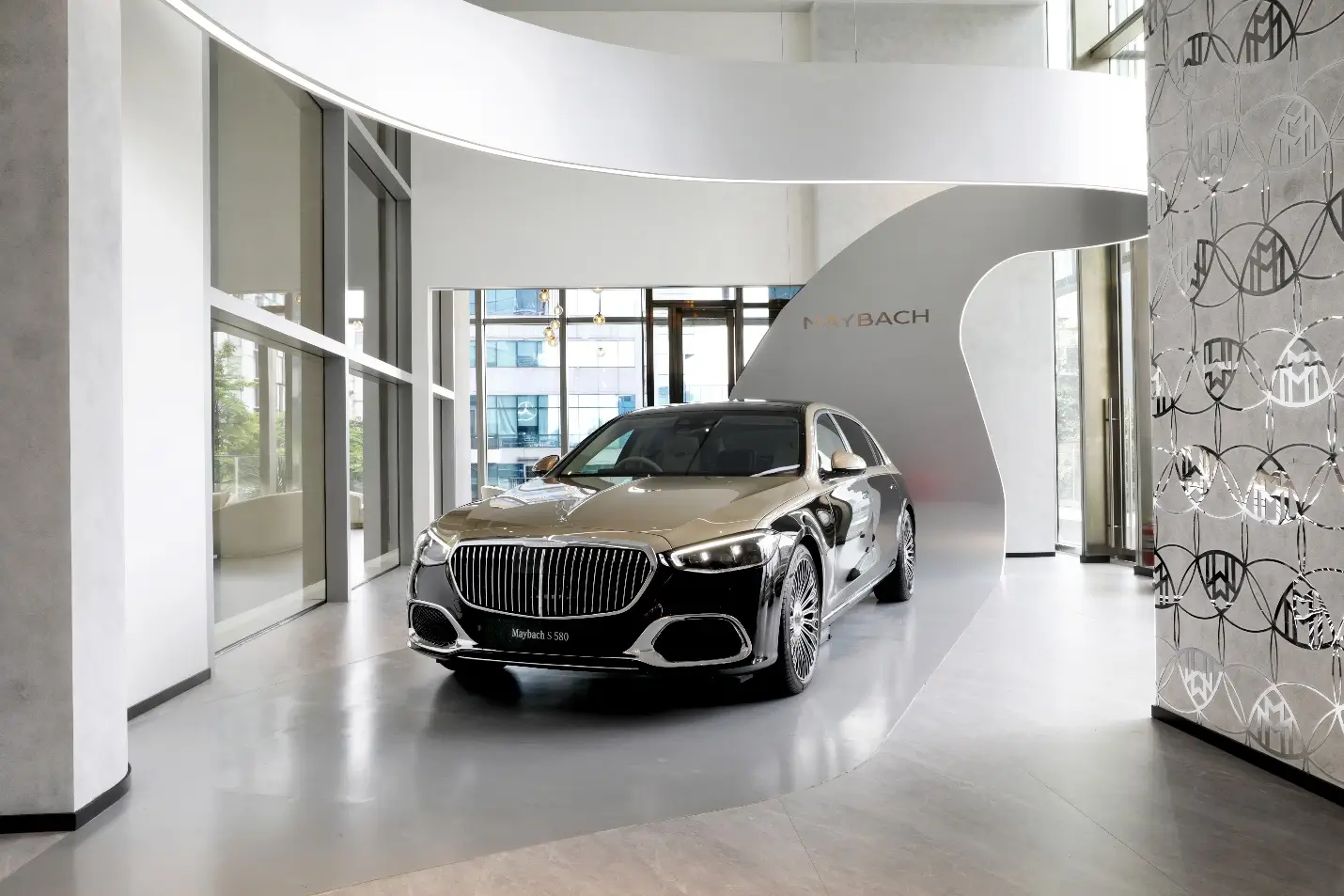World Beyond Hadir di Jakarta  Butik Mewah Mercedes Benz Pertama di Asia Tenggara 