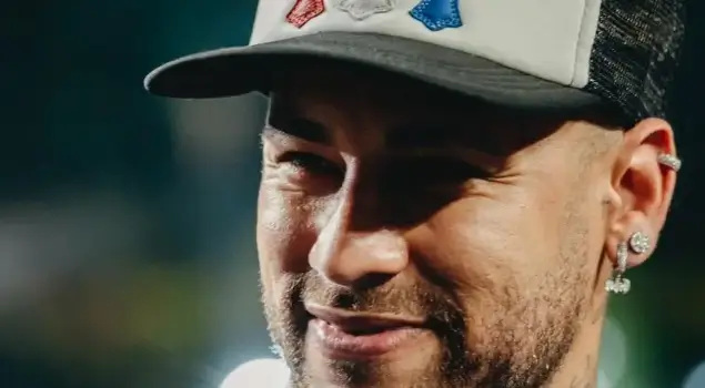 Keputusan berbeda diambil Neymar dengan membatasi penampilannya bersama Santos hanya pada laga kandang. Foto Instagram Neymar.