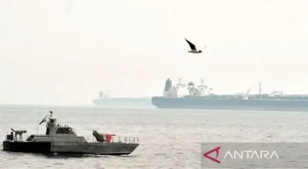 Kapal melintas di perairan Selat Hormuz, Iran (Foto: ANTARA/Anadolu/Fatemeh Bahrami/py/am)