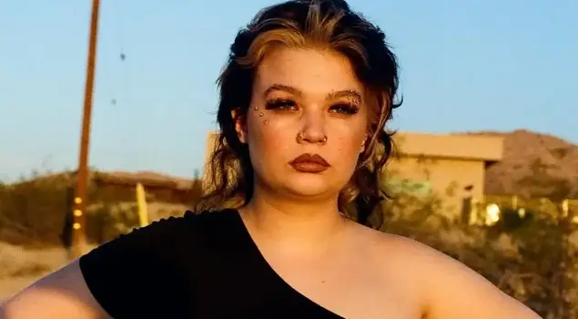 Lola Young. (Foto: Instagram/lolayounggg)