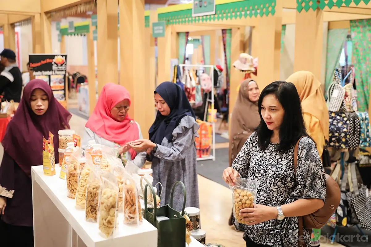 Gelaran 'Jakarta Ramadan Festvial' yang memberikan peluang bagi UMKM untuk memasarkan dagangannya pada Bulan Suci Ramdan ini. (Foto: beritajakarta.id/Nugroho Sejati)