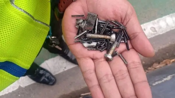 Ranjau paku yang ditemukan hasil penyisiran polisi di sejumlah jalan raya. Foto: TMC Polda Metro Jaya