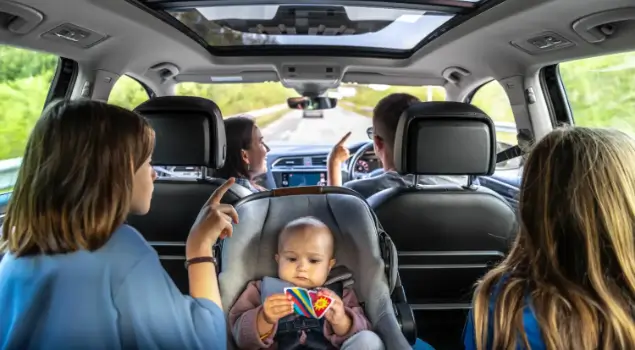 lustrasi mudik dengan mobil. (Foto: Freepik/pvproductions)