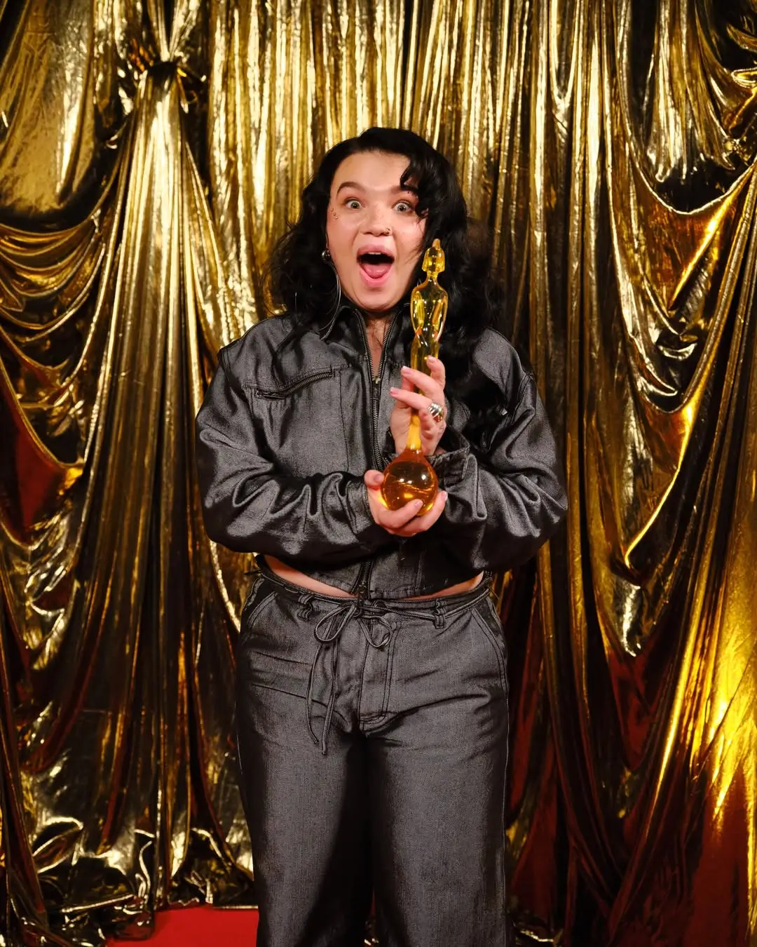 Kian Bersinar  Dari Panggung Open Mic ke Grammy dan Brit Awards  Ini Perjalanan Karier Lola Young