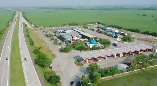Foto udara rest area di ruas jalan Tol Cipali. (Foto: ANTARA/Hafidz Mubarak/dok)