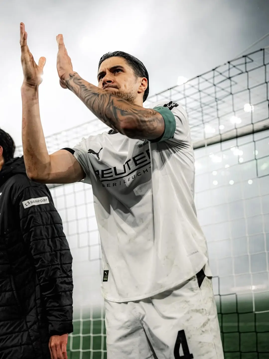 Kevin Diks menjadi pemain Indonesia pertama yang menjadi kapten di Bundesliga. Foto Instagram Kevin Diks.