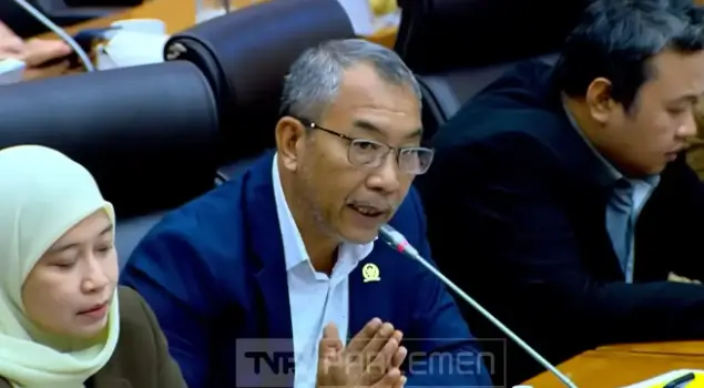 Anggota Komisi XII DPR RI, Alfons Manibui. (Foto: Tangkapan layar YouTube/TVR Parlemen)