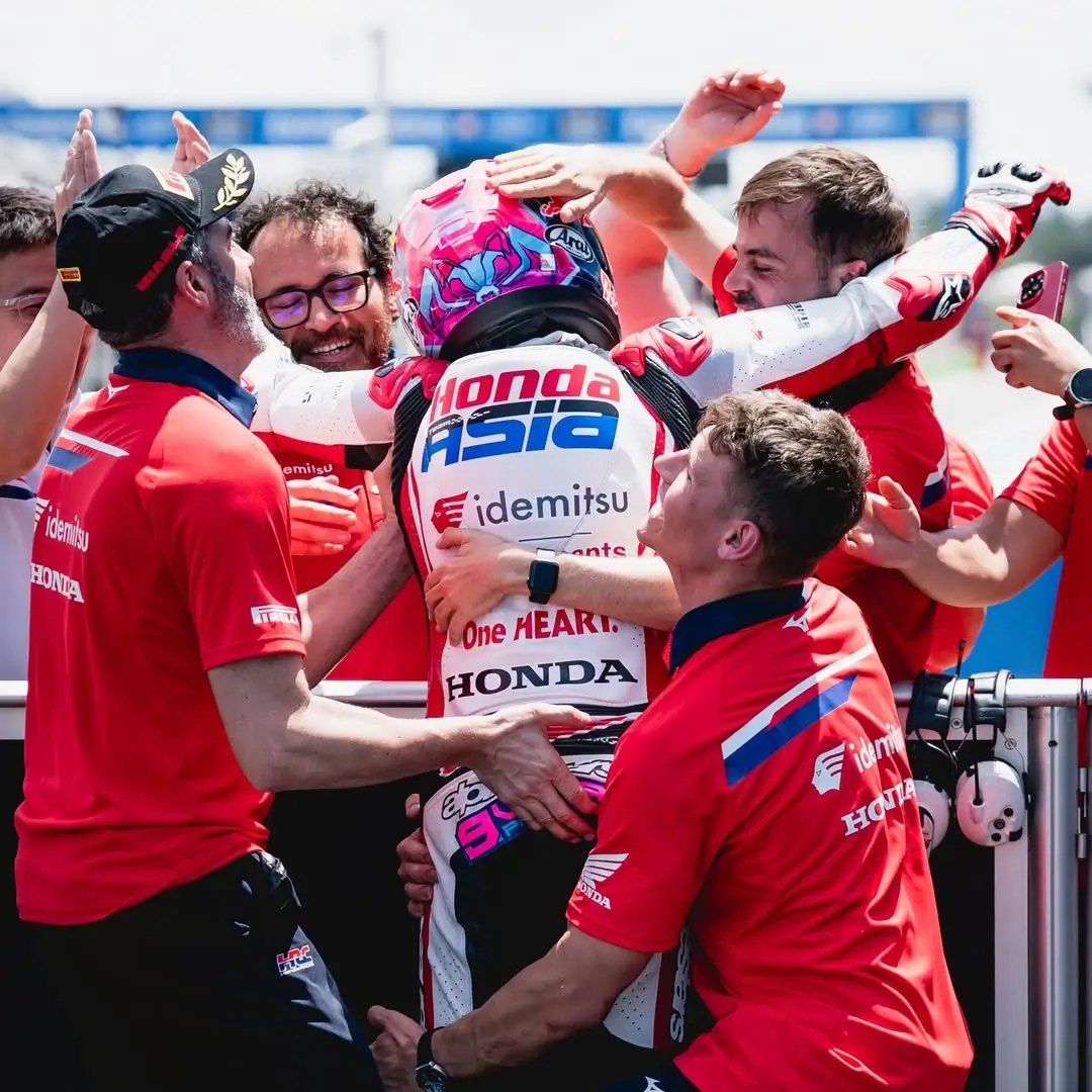 Tanpa Sampanye  Penuh Makna  Veda Ega Cetak Sejarah jadi Pembalap Indonesia Pertama yang Podium di Moto3