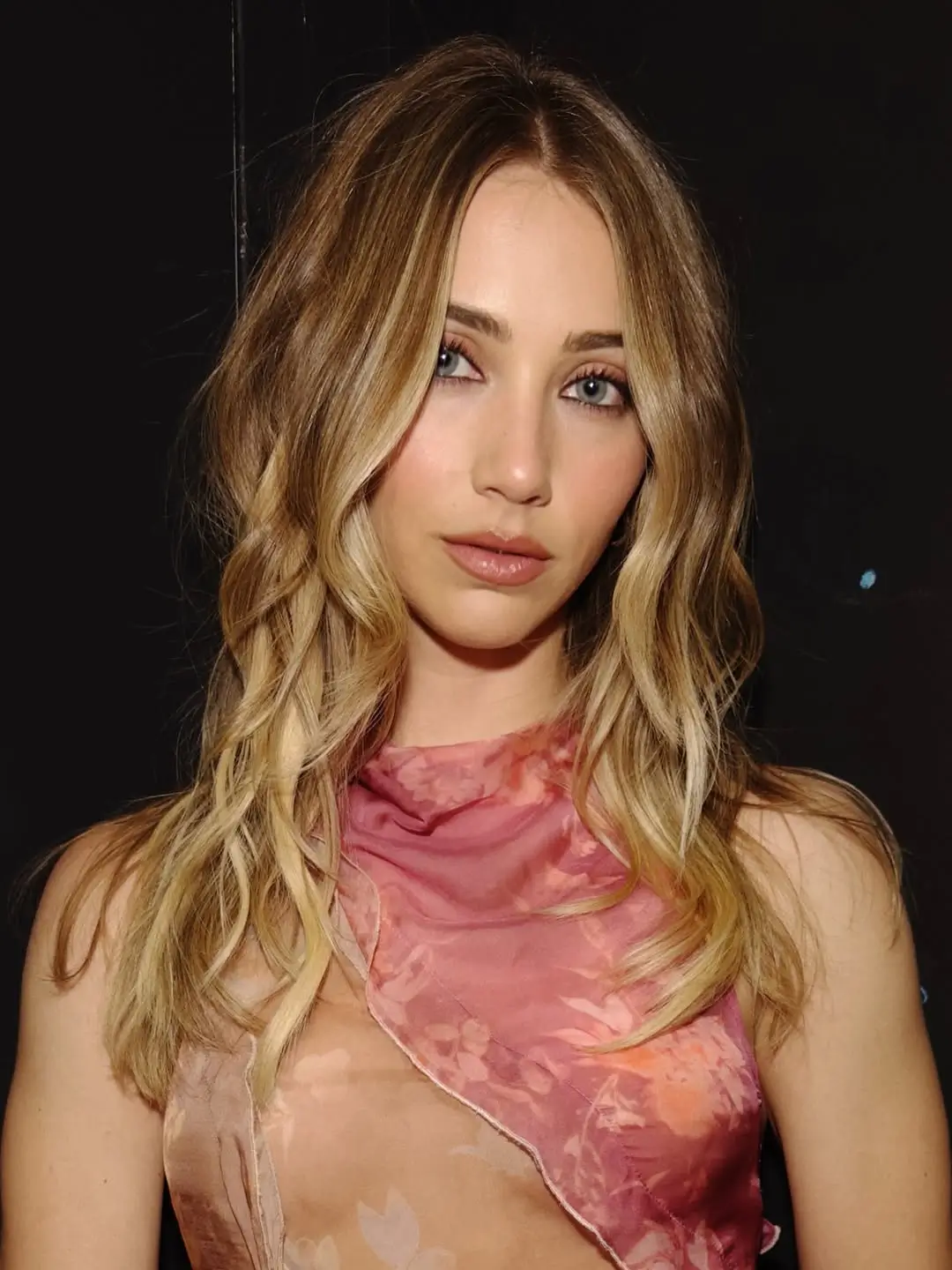 Mengenal Emily Rudd  Aktris di Balik Sosok Nami yang Ikonik dalam Live Action  One Piece 