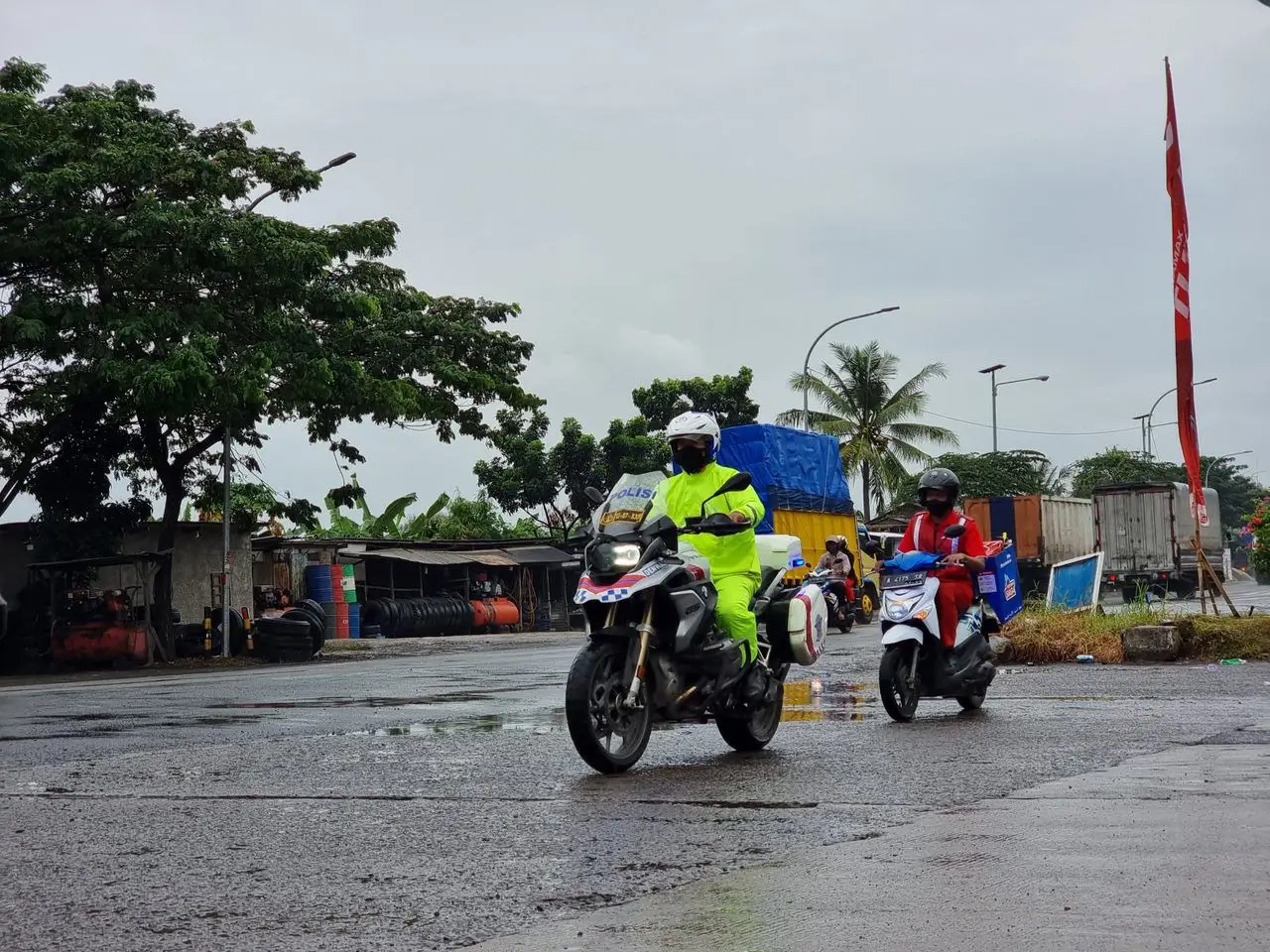 Motoris hingga Petugas SPBU Gerak Cepat Layani Pemudik yang Kehabisan BBM