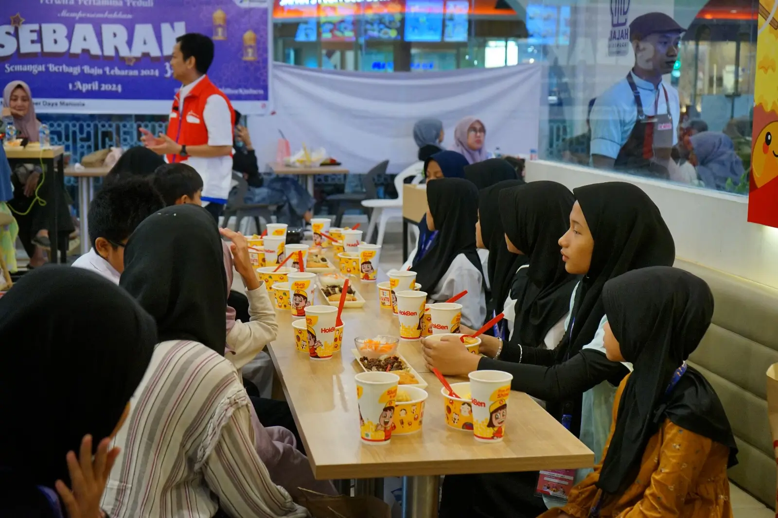 Rayakan Kemenangan  Pertamina Patra Niaga Ajak Anak Yatim dan Dhuafa Belanja Baju Lebaran dalam Program SEBARAN di Kota Makassar