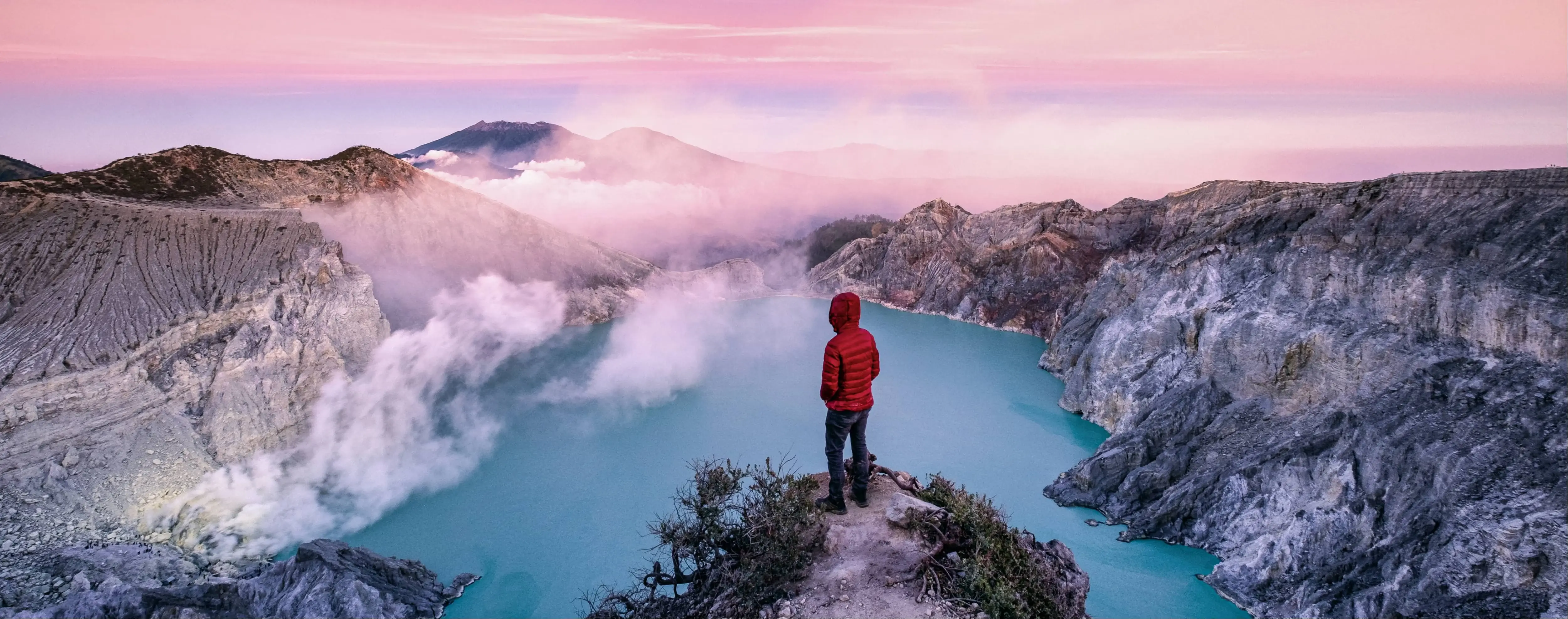 Pesona Kawah Ijen. (Foto: indonesia.travel)