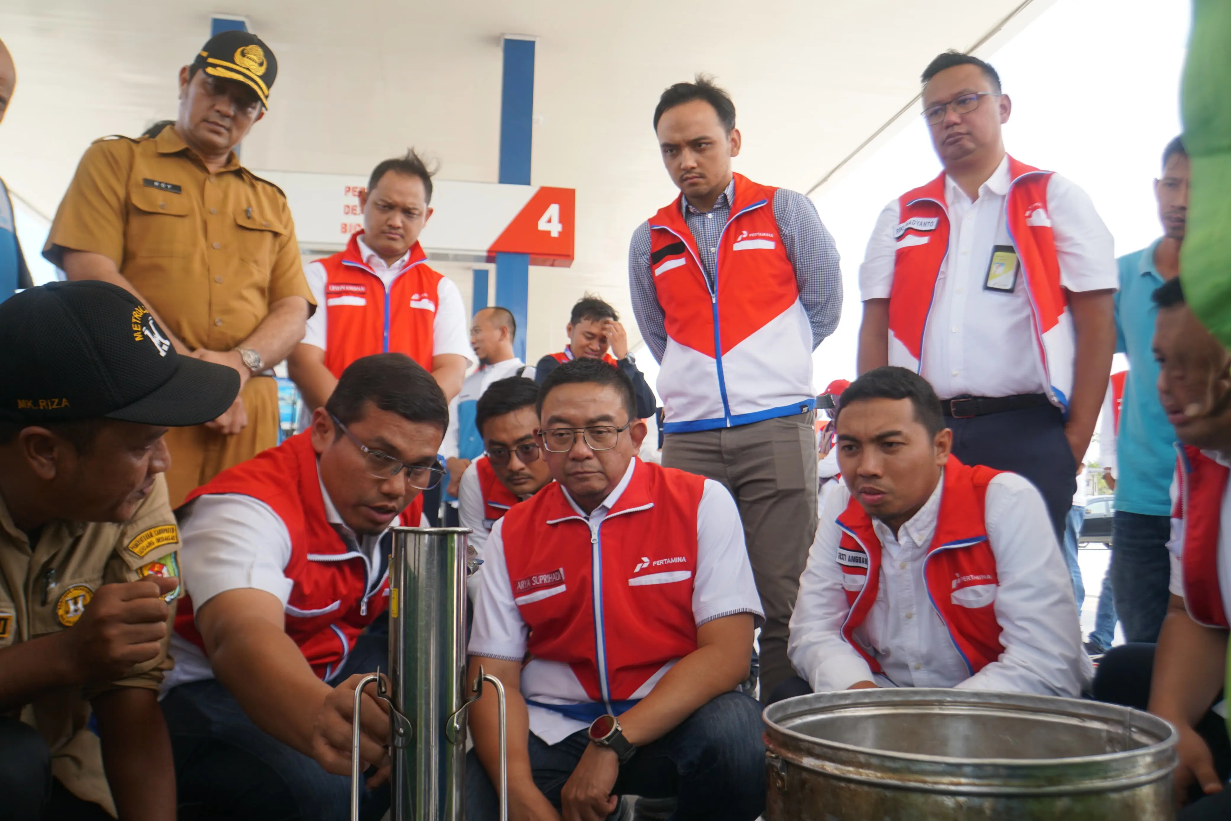 Pertamina Patra Niaga Regional Sumbagut juga melaksanakan uji tera bersama UPTD (Unit Pelaksana Teknis Daerah) Metrologi Legal Kabupaten Deli Serdang di SPBU Rest Area 65B. Dok. Pertamina