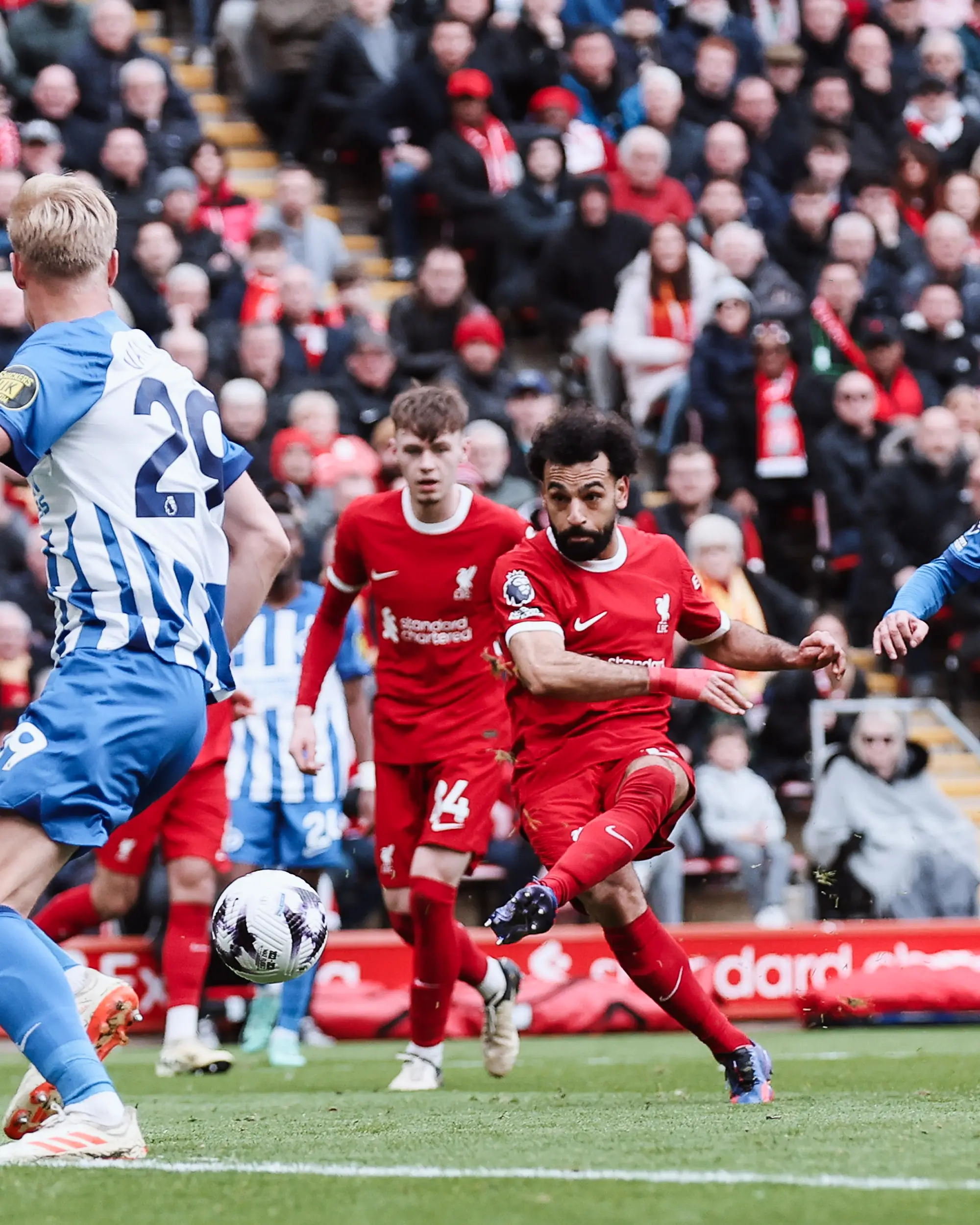 Mohamed Salah mencetak gol kemenangan Liverpool atas Brighton & Hove Albion 2-1 di Premier League musim ini. Foto: X Liverpool.