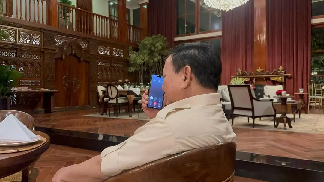 Presiden Prabowo terima ucapan selamat Hari Raya Idulfitri dari sejumlah kepala negara melalui sambungan telepon. (Foto: Instagram/sekretariat.kabinet)