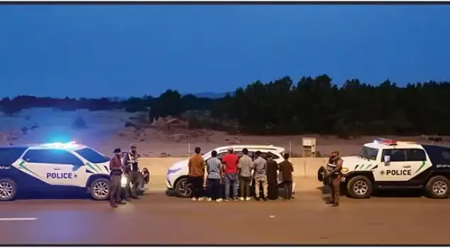 Pasukan Keamanan Haji menghentikan kendaraan yang mencoba masuk Mekkah tanpa izin resmi. (Foto: spa.gov.sa)