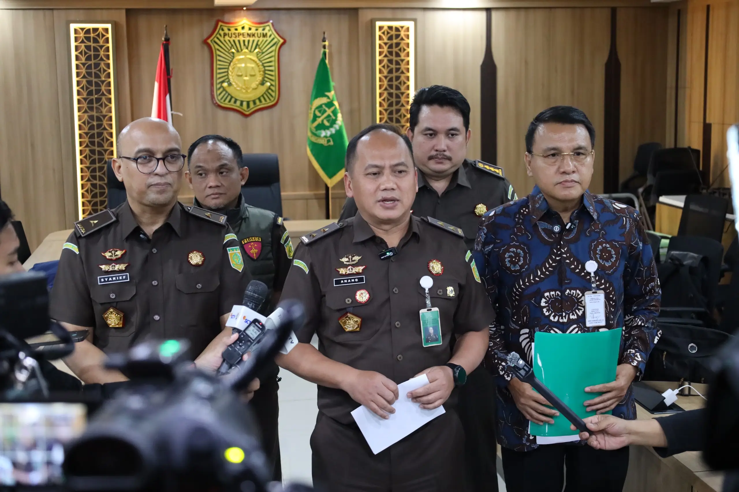 Kapuspenkum Kejagung Anang Supriatna (tengah). Foto: Kejaksaan.go.id