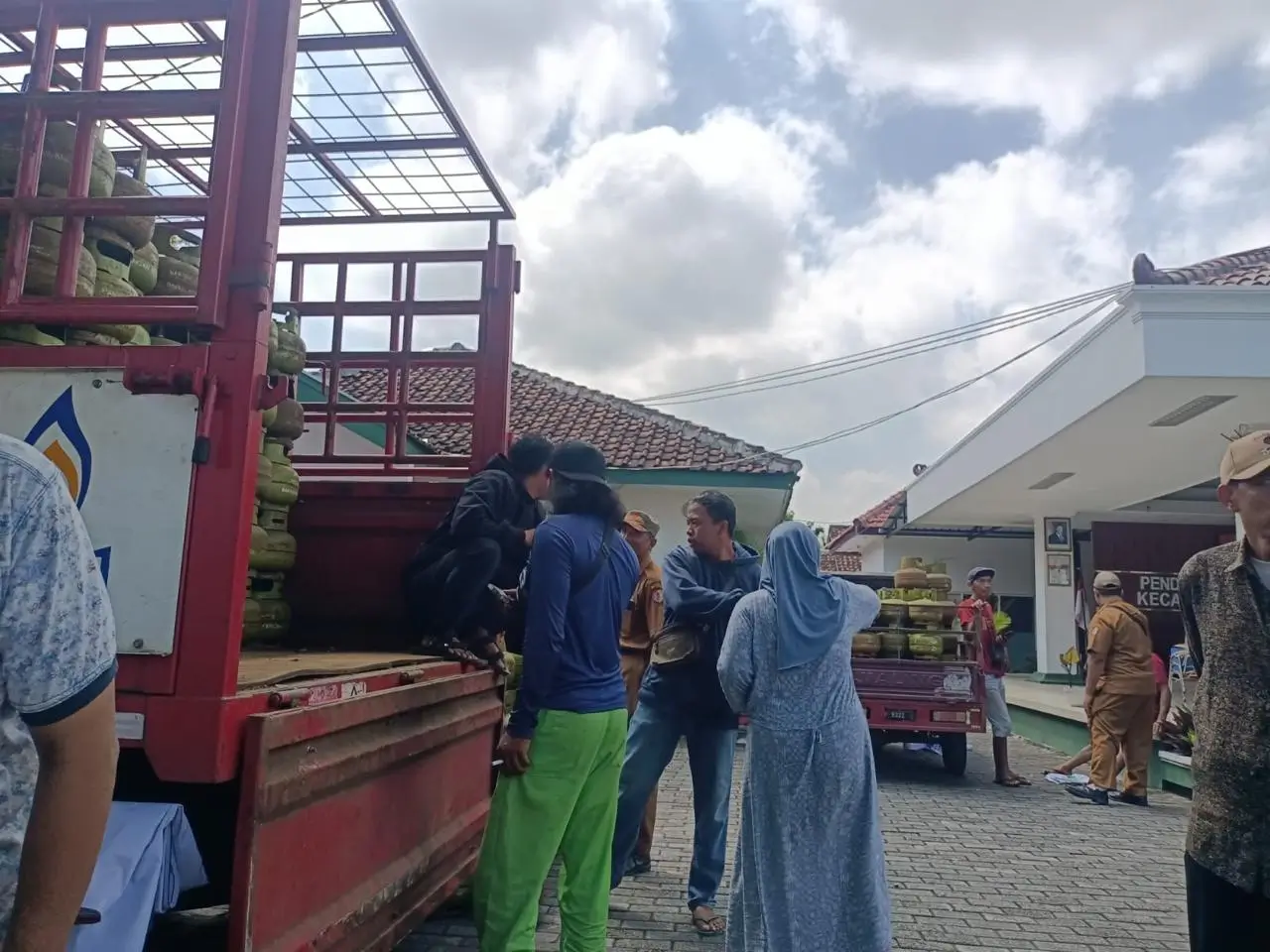 Pertamina Salurkan 1 500 Tabung LPG 3 Kg untuk Operasi Pasar  Ini Lokasinya