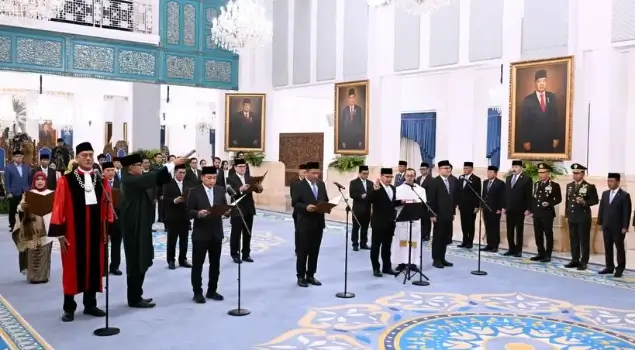 Prosesi pelantikan anggota Ombudsman RI periode 2026-2031 di Istana Kepresidenan, Jakarta pada Jumat (10/04/26). (Foto: Instagram/kemensetneg.ri)