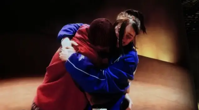 Momen Justin Bieber memeluk Billie Eilish di atas panggung Coachella 2026, California, Amerika Serikat (AS). (Foto: Instagram/maggiebaird)