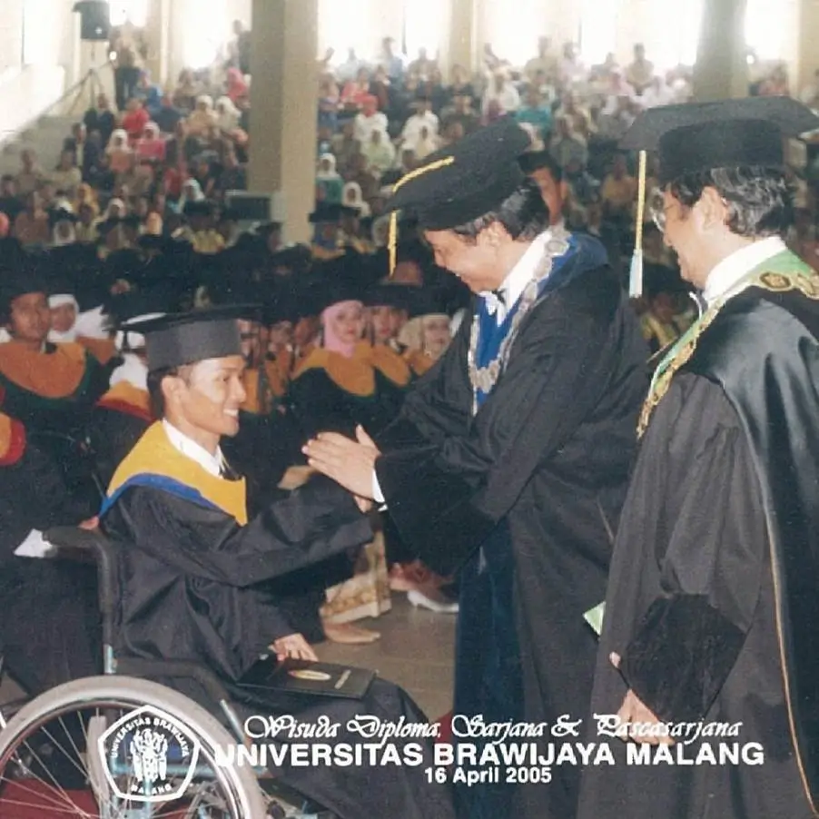 Tak Menyerah pada Keterbatasan  Ini Kisah Syamsun Ramli Tembus Program Doktor ITB