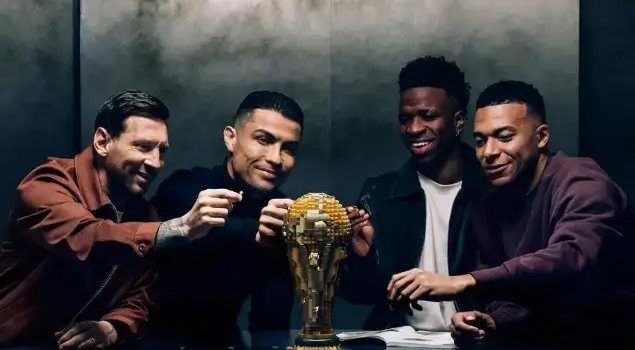 Empat megabintang sepak bola dunia yaitu Lionel Messi, Cristiano Ronaldo, Kylian Mbappe, dan Vinicius Jr. disatukan dalam satu kampanye komersial terbaru dari LEGO menjelang Piala Dunia 2026. Foto Lego.